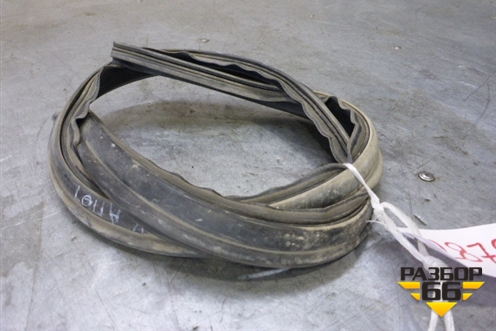 Уплотнитель капота для Cadillac BLS с 2006г (БЛС)