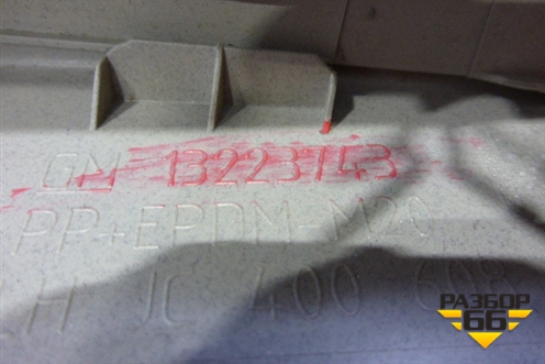 Обшивка стойки центральная верхняя левая (13223743) для Opel Astra H с 2004-2015г (Астра Аш)