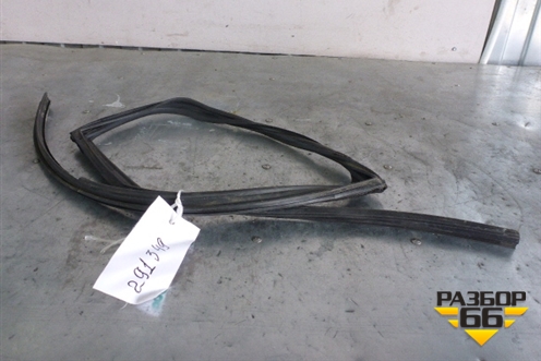 Уплотнитель стекла двери задней правой для Honda CR-V(RM) с 2012г (ЦРВ СРВ) 