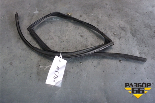 Уплотнитель стекла двери задней правой для Honda CR-V(RM) с 2012г (ЦРВ СРВ) 