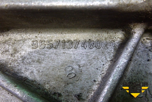 Кронштейн компрессора кондиционера (9657137480) для Citroen C4 с 2005-2011г (С4)