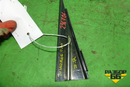 Накладка двери задней правой (уголок) для Volkswagen Touareg c 2002-2010г (Туарег)