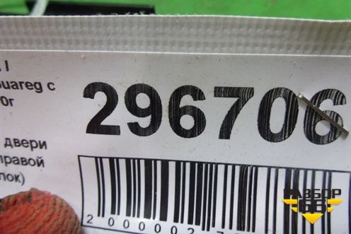 Накладка двери задней правой (уголок) для Volkswagen Touareg c 2002-2010г (Туарег)