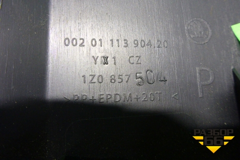 Накладка на торпедо (боковая правая) (1Z0857504) для Skoda Octavia (А5) с 2004-2013г (Октавия)