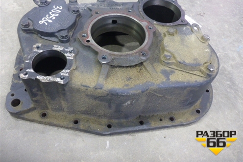 Крышка КПП (задняя) для International 9800i