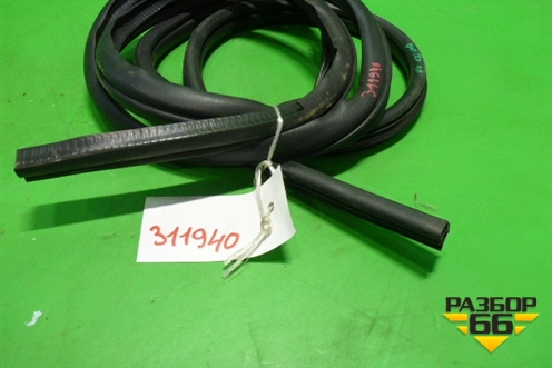 Уплотнитель двери передней правой для Mitsubishi Outlander с 2012-2024г (Аутлендер)