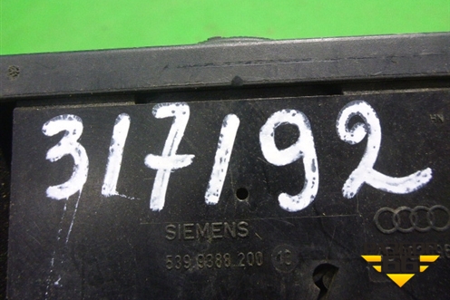 Дефлектор воздушный центральный (4D0820951) для Audi A8 с 1998-2003г (А8)