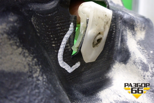 Пыльник заднего бампера центральный (5841533010) для Toyota Camry V50 с 2011-2018г (Камри)