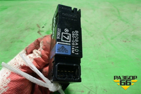 Кнопка стеклоподъёмника (задняя левая) (8608A101) для Mitsubishi Lancer-9  с 2003-2008г (Лансер)