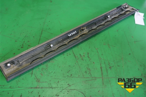 Накладка двери передней правой (после 2012г крашеная) (8R0853960L) для Audi Q5 c 2008-2017г (Ку 5)