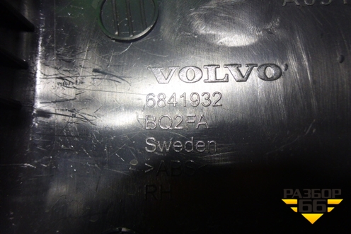 Обшивка стойки центральная нижняя правая (6841932) для Volvo XC60 с 2008-2017г (ХС60)