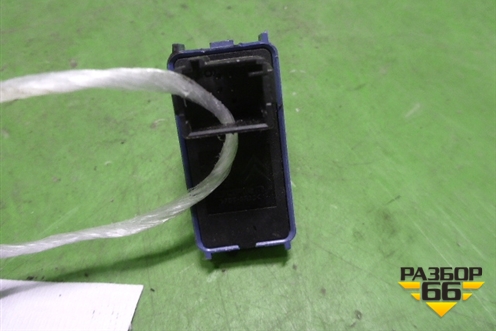 Кнопка (панорамной крыши) (96565343) для Peugeot 3008 с 2010-2016г