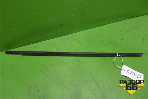 Накладка стекла заднего правого для Peugeot 3008 с 2010-2016г