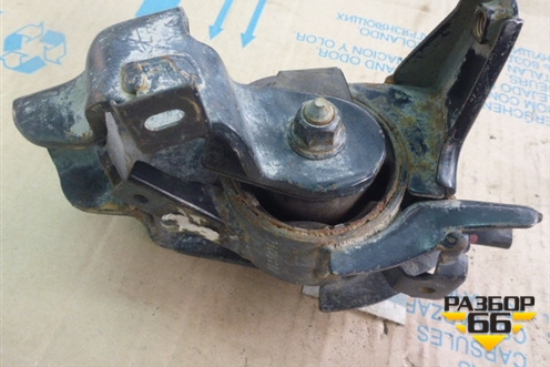 Опора КПП левая (с кронштейном) для Hyundai Elantra 3 (XD) с 2000-2010г (Элантра)