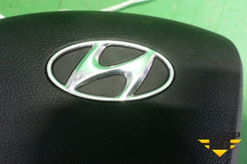 Крышка AIR BAG в рулевое колесо (новая) для Hyundai i20 с 2008г (Ай20)
