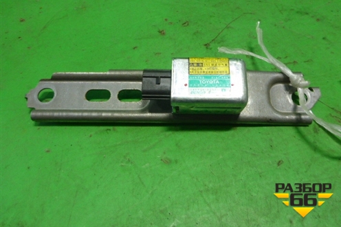 Датчик AIR BAG (правый на центральную стойку) (8986048020) для Lexus RX 300/330/350 с 2003-2009г (РХ)