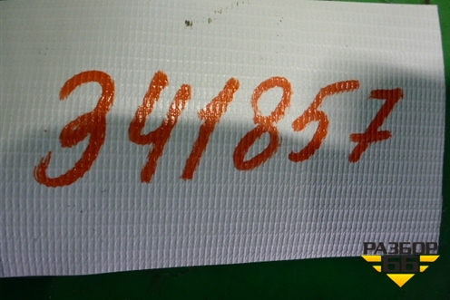 Кронштейн заднего бампера центральный (4M0807458) для Audi Q7 c 2015г (Ку 7)