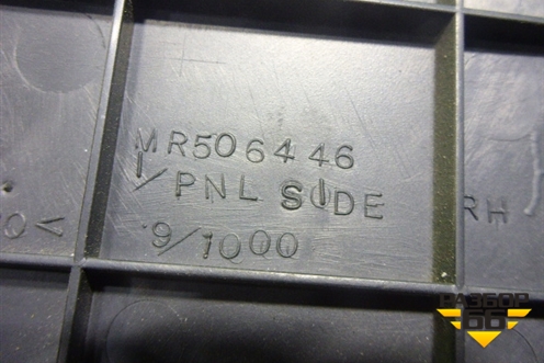 Накладка на торпедо (боковая правая) (MR506446) для Mitsubishi Lancer-9  с 2003-2008г (Лансер)