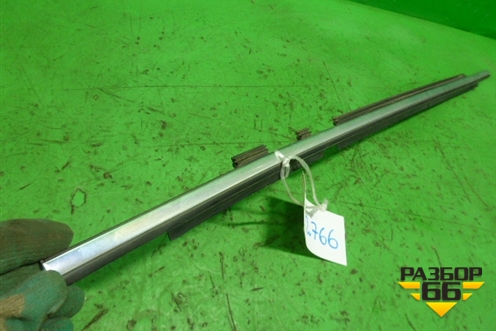 Молдинг лобового стекла правый для Volvo XC90 с 2002-2015г (ХС90)