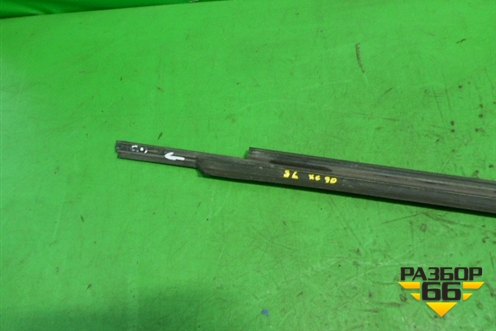 Молдинг лобового стекла правый для Volvo XC90 с 2002-2015г (ХС90)