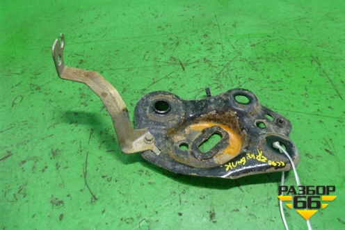 Кронштейн задней балки правый для Volvo XC90 с 2002-2015г (ХС90)