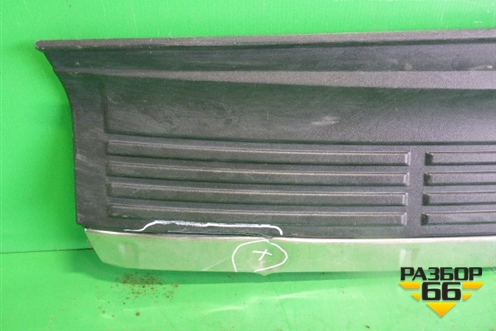 Накладка заднего бампера (после 2012г) (5216260070) для Lexus LX-570 с 2007-2015г (ЛХ)