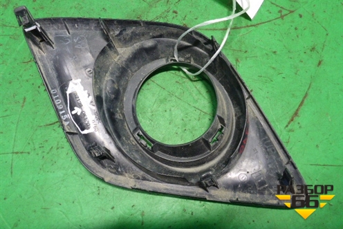 Накладка ПТФ левая (520400K010) для Toyota Hilux с 2015-2025г (Хайлюкс)