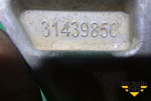 Кронштейн выпусного коллектора (2.0л B4204T11) (31439850) для Volvo XC60 с 2008-2017г (ХС60)