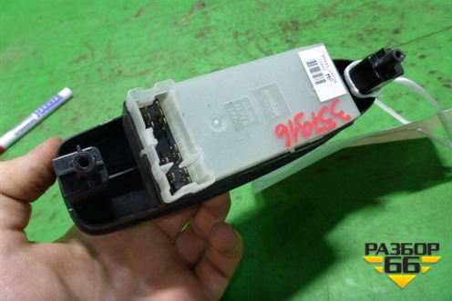 Кнопка стеклоподъёмника (передняя правая) (254111MF0A) для Infiniti Infiniti QX56/QX80 (Z62) с 2010г (Ку икс56/80)