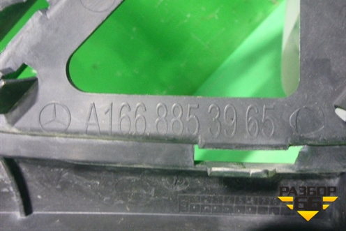 Кронштейн переднего бампера центральный (под парктроник) (A1668853965) для Mercedes Benz GLS-Klass X166 с 2015г (ГЛС)