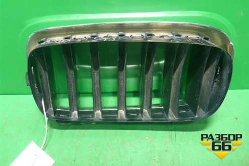 Решетка радиатора левая (7316076) для BMW X5 F15 с 2013г (Х5 Ф15)