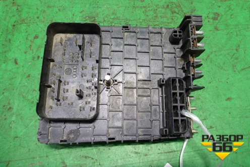 Блок предохранителей подкапотный (3C0937125) для Volkswagen Passat (B6) с 2005-2010г (Пассат Б6)