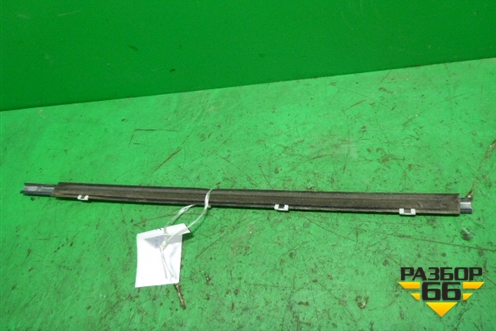 Накладка стекла заднего правого для Nissan Qashqai (J10E) с 2006-2013г (Кашкай)