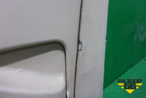 Обшивка стойки центральная верхняя правая (бежевая) для Lexus RX 300 c 2009-2015г (РХ)