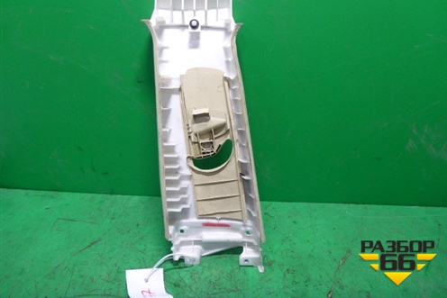 Обшивка стойки центральная верхняя правая (бежевая) для Lexus RX 300 c 2009-2015г (РХ)