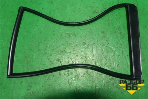 Уплотнитель стекла двери задней правой (форточки новый) (5736A052) для Mitsubishi Pajero/Montero с 2007г (Паджеро 4/Монтеро)