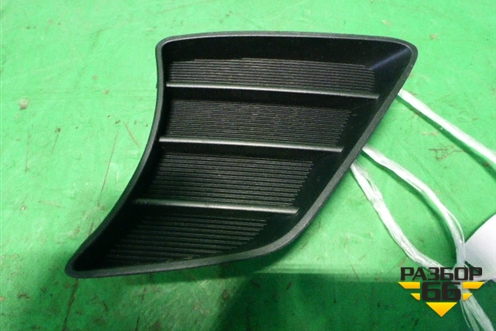 Решетка в передний бампер левая (новая) (521280K030) для Toyota Hilux с 2015-2025г (Хайлюкс)