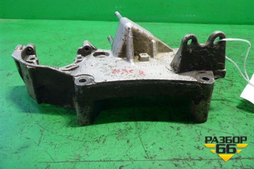 Кронштейн двигателя правый (1.3л JTD) (55208369) для Fiat Doblo с 2005-2015г (Добло)