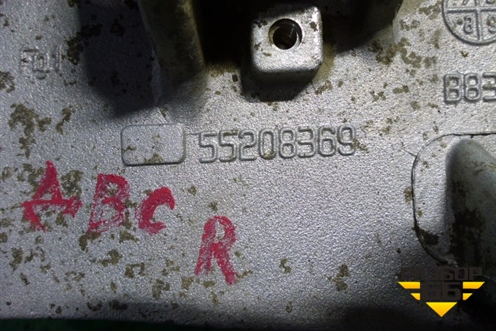 Кронштейн двигателя правый (1.3л JTD) (55208369) для Fiat Doblo с 2005-2015г (Добло)