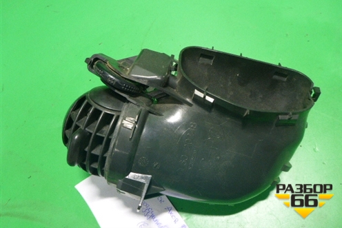 Дефлектор воздушный левый  (В обшивку двери) для Mercedes Benz TRUCK Axor 2 с 2004г (Аксор)