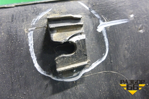 Накладка на порог наружная левая (877533N000) для Hyundai Equus с 2010г (Экус)