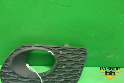 Накладка ПТФ правая (до 2014г) (30678690) для Volvo XC70 с 2007г (ХС70)