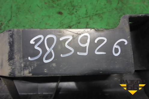 Кронштейн заднего бампера центральный (4M0807458) для Audi Q7 c 2015г (Ку 7)