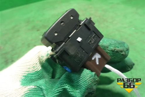 Кнопка обогрева сидений (передняя правая) для Nissan Pathfinder (R51M) с 2004-2014г (Патфиндер)