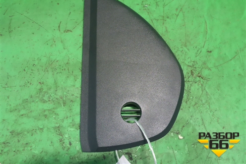 Накладка на торпедо (боковая правая) (1Z0857504) для Skoda Octavia (А5) с 2004-2013г (Октавия)