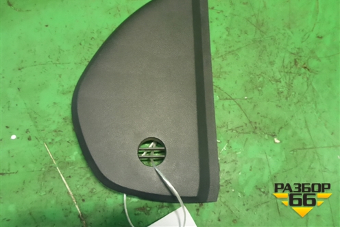 Накладка на торпедо (боковая левая) (1Z0857503) для Skoda Octavia (А5) с 2004-2013г (Октавия)