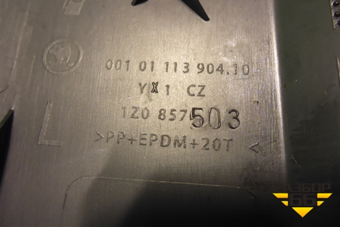 Накладка на торпедо (боковая левая) (1Z0857503) для Skoda Octavia (А5) с 2004-2013г (Октавия)