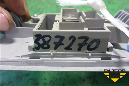 Плафон салонный центральный для Mazda Mazda 3 (BK) с 2003-2009г 