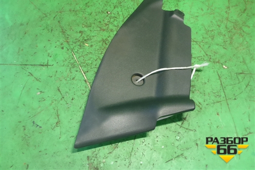 Накладка внутренняя (на консоль левая) (BP4K64241) для Mazda Mazda 3 (BK) с 2003-2009г 