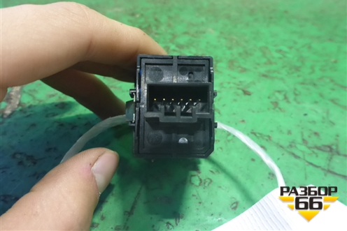 Модуль кнопок (аварийной сигнализации и центральным замком) (YUG500420PUY) для Land Rover Range Rover 3 с 2002-2012г (Вог)